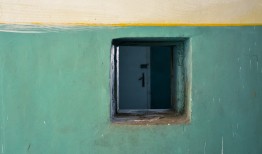 探究水泥房墙体厚度，15公分的合理性与建筑实践