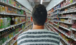 山姆会员店多批次牛奶变质的背后，一场关于食品安全与消费者信任的较量