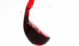 桃乐丝红酒，品味世界葡萄酒文化中的瑰宝