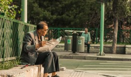 老年人戒网瘾，从数字迷航到真实生活的温馨旅程