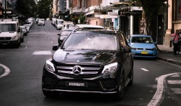 SUV，城市驾驶的新伙伴与户外冒险的好帮手