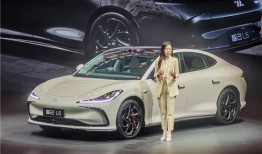 610km,702km以及640km三个版本,其中610长续航 pro版本搭载的是电池