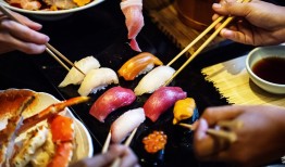 176在自助餐厅的肉食大冒险，20斤的挑战与反思