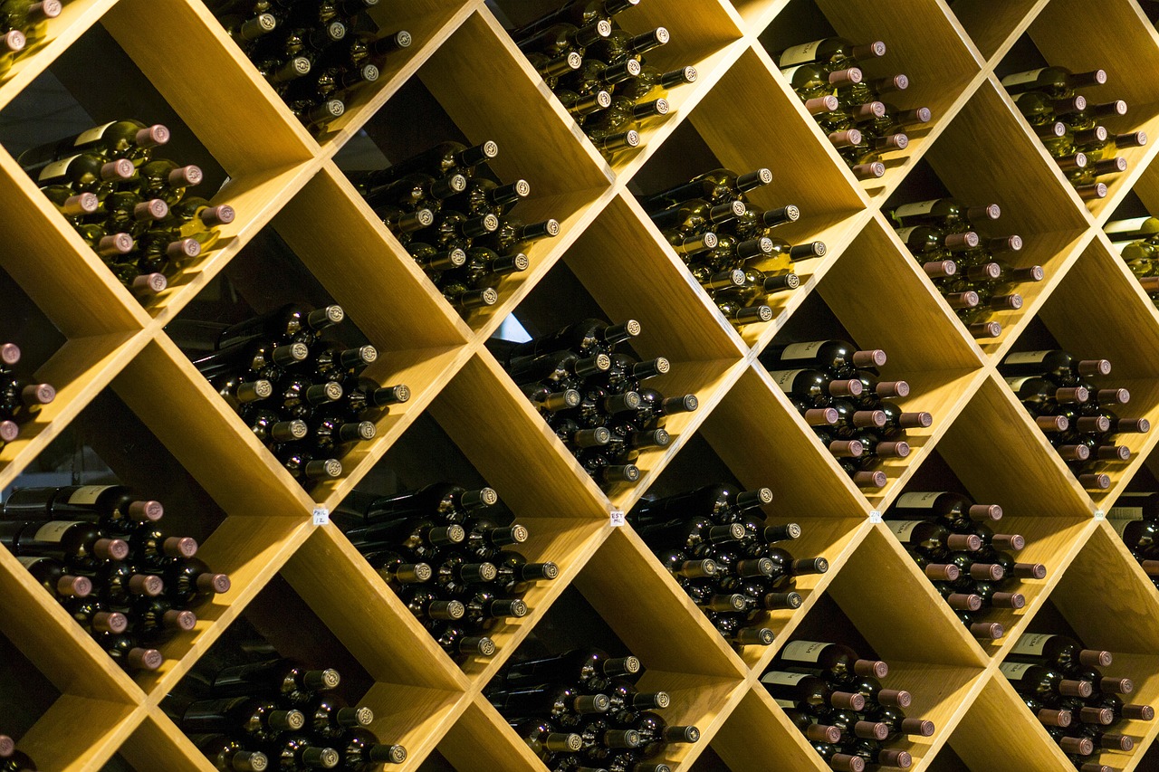 探索世界酒窖的秘密，白干葡萄酒的魅力与韵味