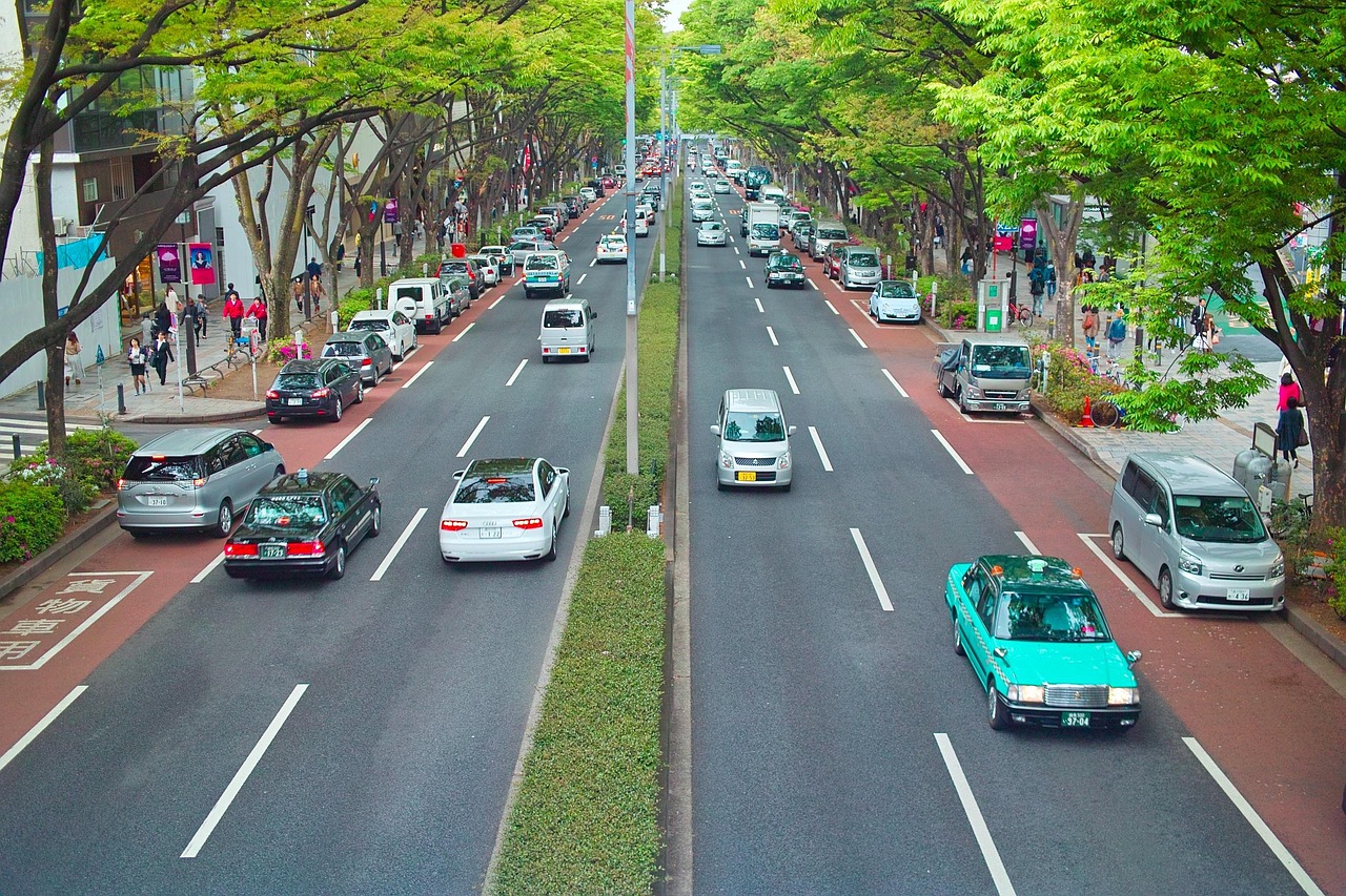 比亚迪收购哪吒汽车，新能源汽车市场的新格局